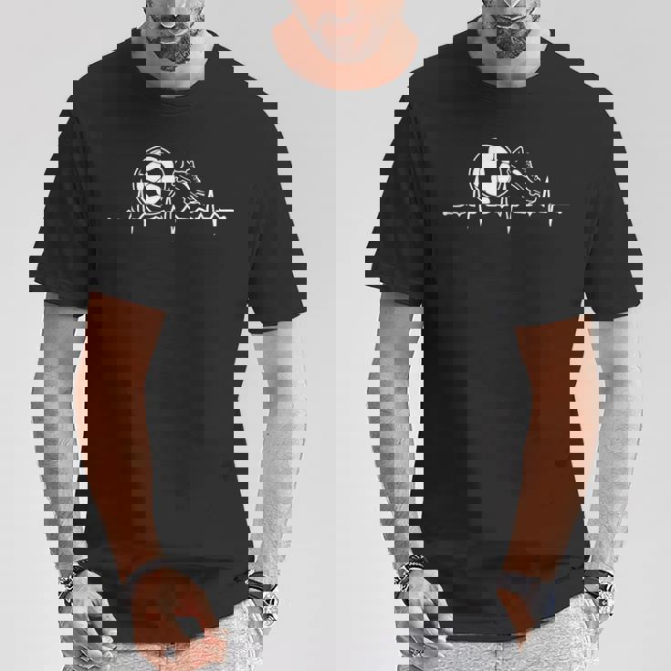 パルスとサッカーボールで赤のハートビート Tシャツ 面白い贈り物