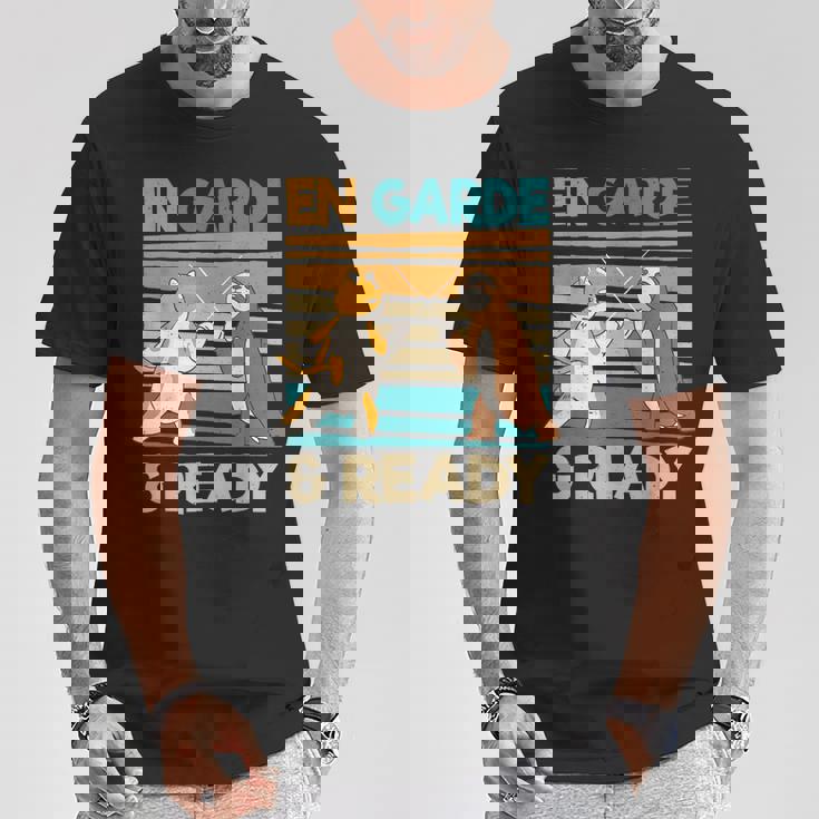 フェンシング猫ナマケモノファニーフェンサー Tシャツ 面白い贈り物