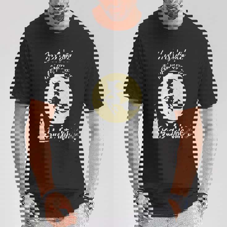 プリンセスがいっぱいの世界では魔女の月ハロウィンの贈り物になる Tシャツ 面白い贈り物