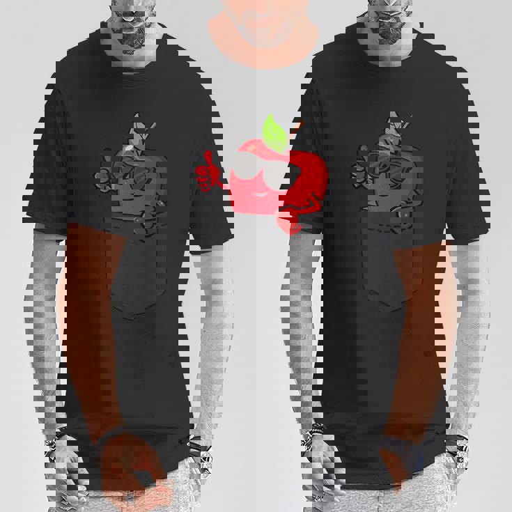 ポケットに入ったクールなリンゴ、サングラスをかけたリンゴのぞき見。 Tシャツ 面白い贈り物