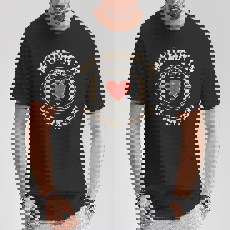 マイ・ハート・イズ・オン・ザッド・フィールド—ファニー・フットボール Tシャツ 面白い贈り物