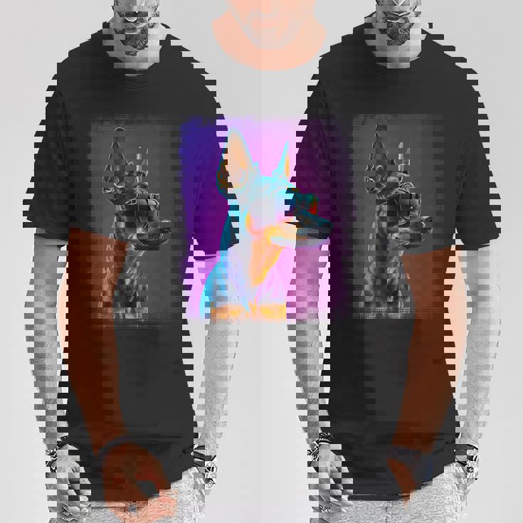 ミニピン 犬 オーナーのミニチュアピンシャーの漫画。 Tシャツ 面白い贈り物