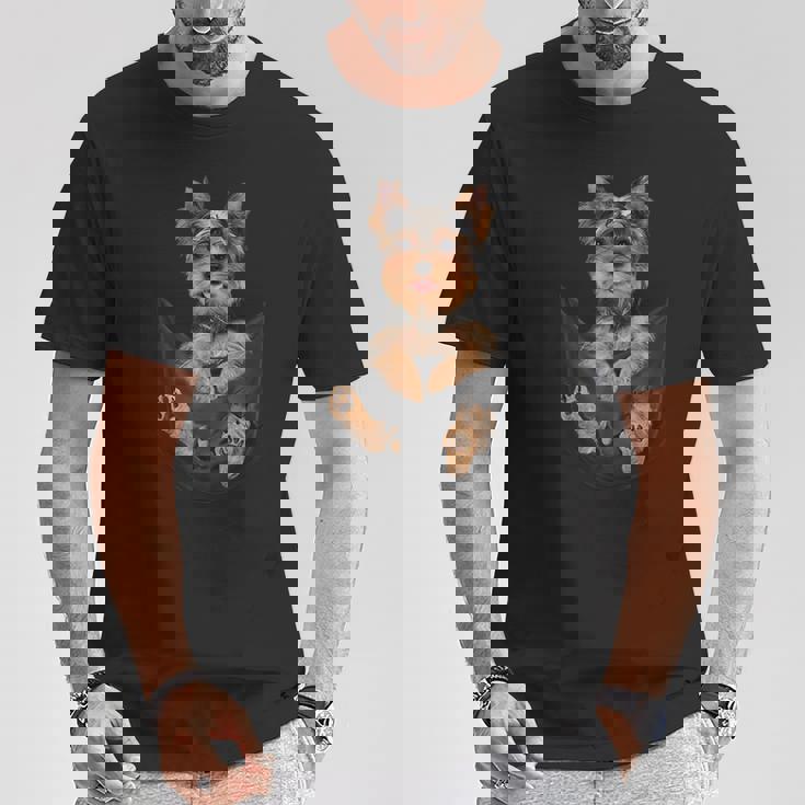 ヨークシャーテリアをポケットに入れて、ヨーキー犬愛好家に。 Tシャツ 面白い贈り物