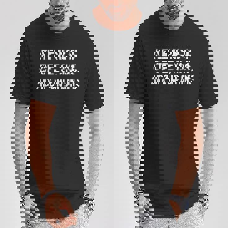 ライリーはコーヒー、混沌、苦情に駆けつけます。 Tシャツ 面白い贈り物