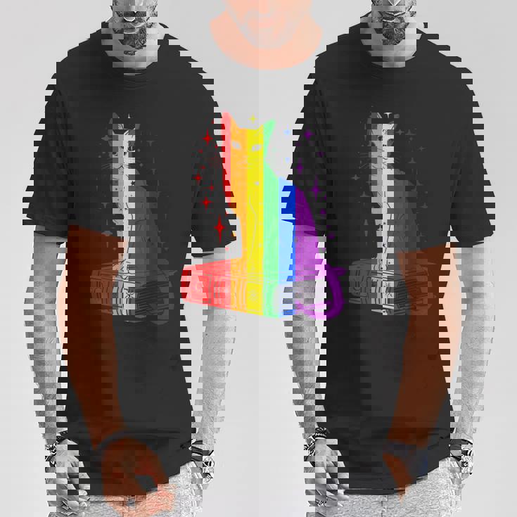 レインボー猫と本と星 Lgbt プライド Tシャツ 面白い贈り物