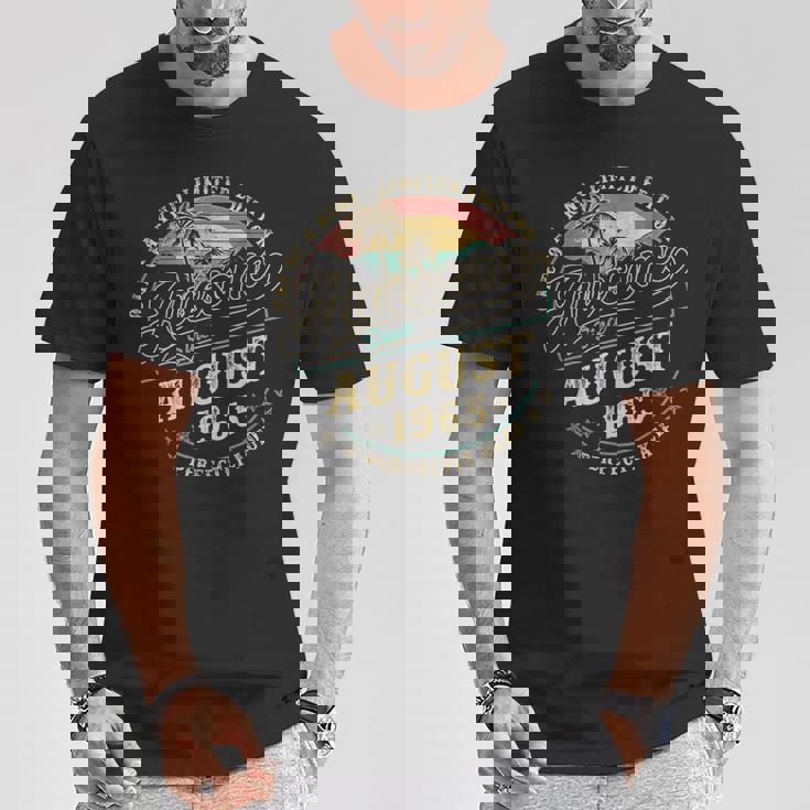 レトロな60歳の男性向け誕生日プレゼント 1965年8月 60歳 Tシャツ 面白い贈り物