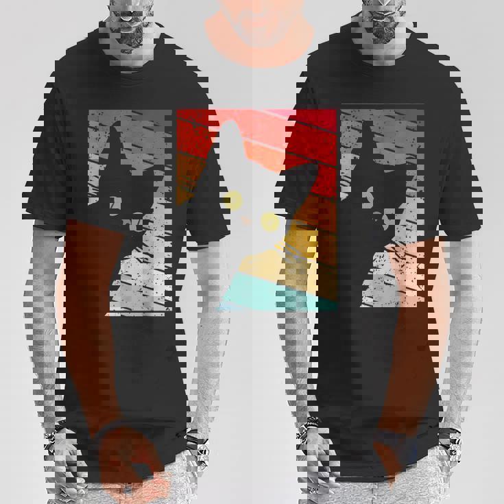 レトロな黒猫、ヴィンテージスタイルの黒猫。 Tシャツ 面白い贈り物