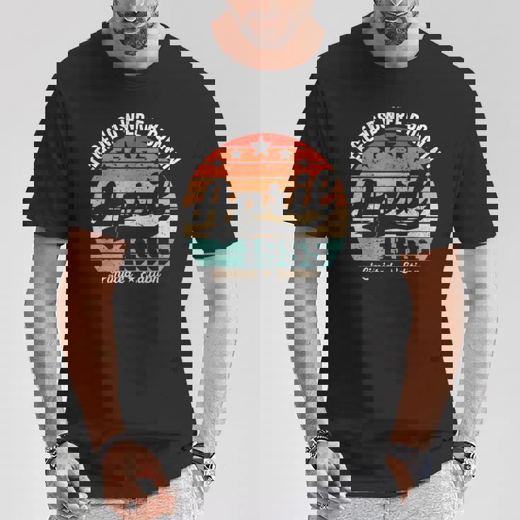ヴィンテージ70歳の誕生日の伝説は1955年4月に誕生しました。 Tシャツ 面白い贈り物