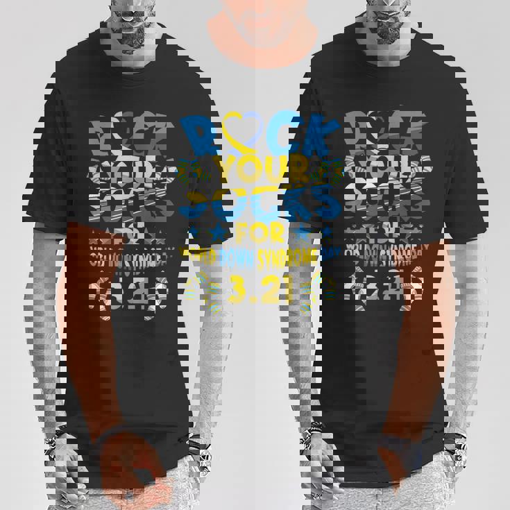 世界ダウン症デー321啓発に向けて、靴を履いて頑張ろう Tシャツ 面白い贈り物