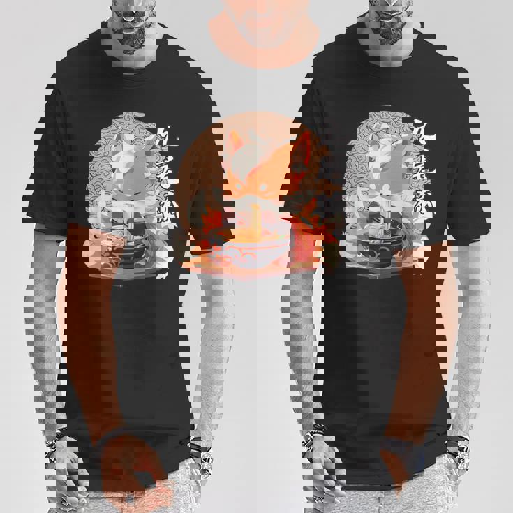 九尾の狐、ラーメンを食べる九尾の狐 Tシャツ 面白い贈り物