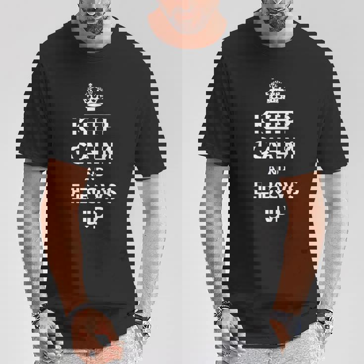 冷静さを保ち、ひじをかいてカナディアン・プラウド・ノース・ストロング・アンド・フリーに Tシャツ 面白い贈り物