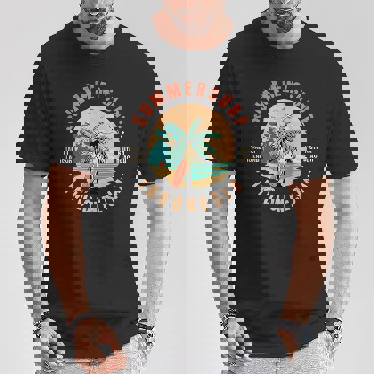 夏のサーフ、バリ島、クタビーチ、インドネシア旅行 Tシャツ 面白い贈り物