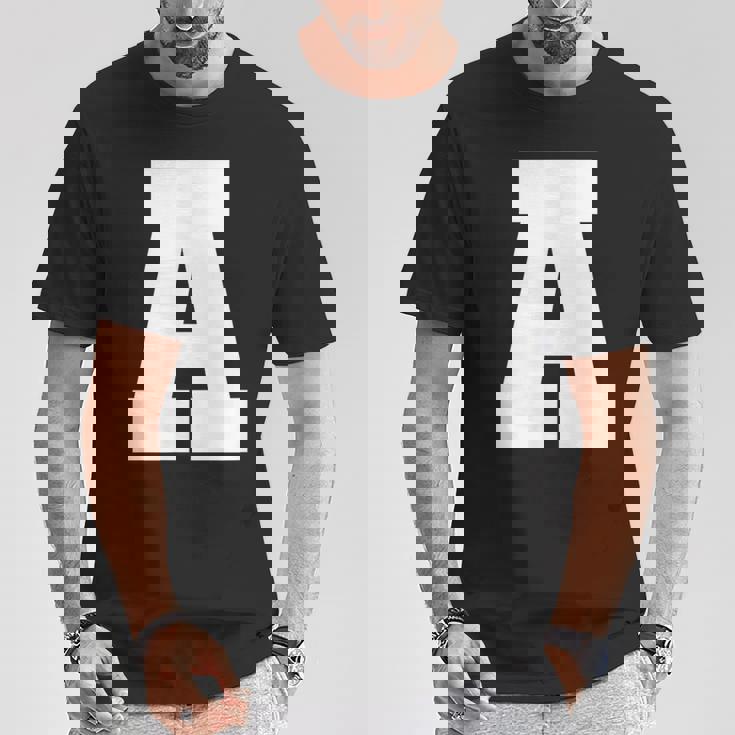 大文字 A アルファベットモノグラム イニシャル Tシャツ 面白い贈り物