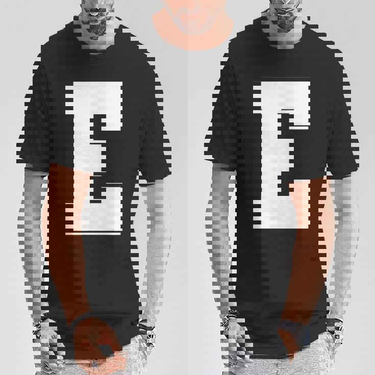 大文字 E アルファベット モノグラム イニシャル Tシャツ 面白い贈り物