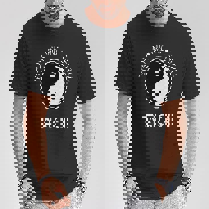 太極拳の心と体の健康のための陰陽師 Tシャツ 面白い贈り物