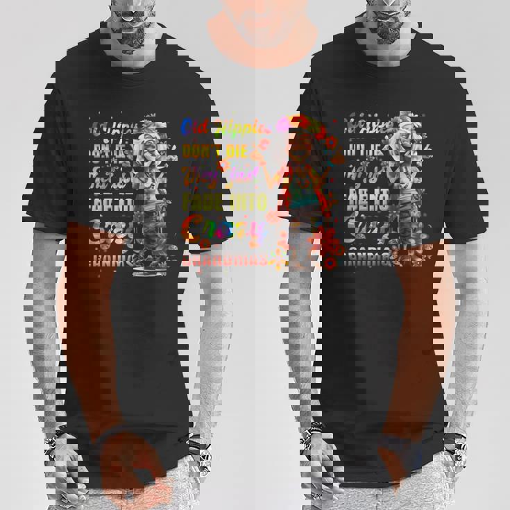 年老いたヒッピーは死なない、ただ狂ったおばあちゃんに消えていくだけ Tシャツ 面白い贈り物