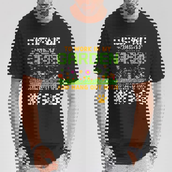 庭で働いて犬とたむろしたい Tシャツ 面白い贈り物