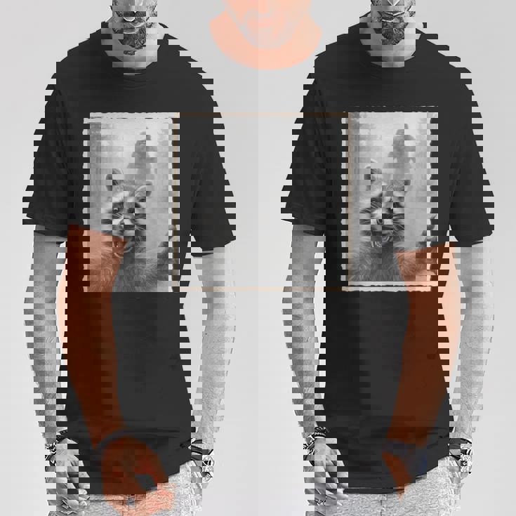怖いアライグマのセルフィーとビッグフット&面白いサスカッチ。 Tシャツ 面白い贈り物