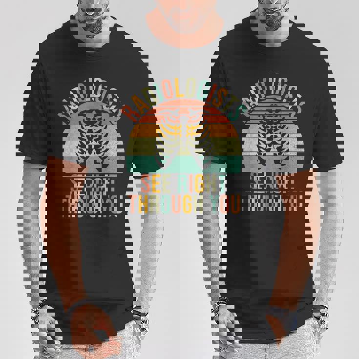 放射線科医があなたを通して見る放射線科 Tシャツ 面白い贈り物