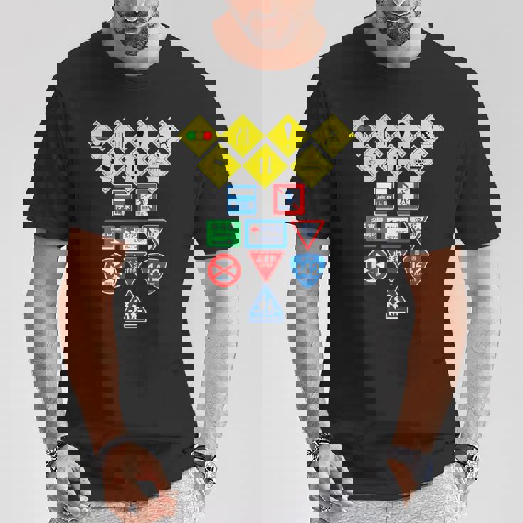 日本の道路標識、日本の交通警告シンボルグラフィック。 Tシャツ 面白い贈り物