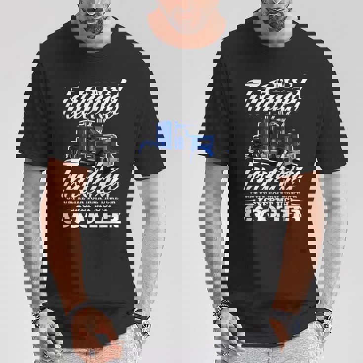 メンズ 普通のトラッカービッグリグトラックドライバーのようなタトゥーの入ったトラッカー Tシャツ 面白い贈り物