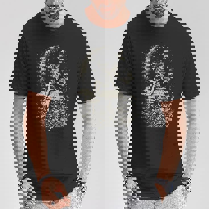 月と星の下のキノコに座る妖精 Tシャツ 面白い贈り物
