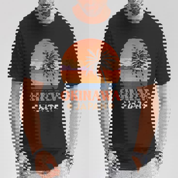 沖縄 Japan ヤシの木 夏休み 日本観光 Tシャツ 面白い贈り物