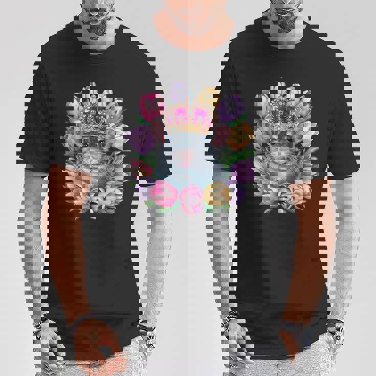 王冠とカラフルなチューリップを持つかわいいチンチラ Tシャツ 面白い贈り物