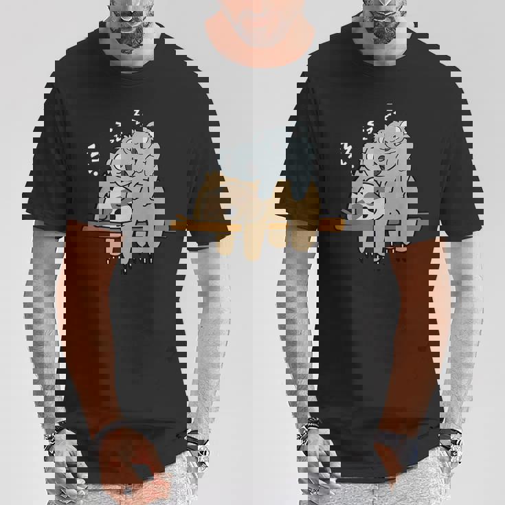 眠っているかわいい怠け者ナマケモノ ベビーコアラ ママベア昼寝 Tシャツ 面白い贈り物