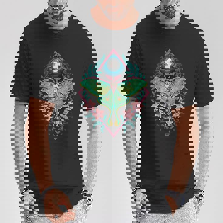 神秘的なルナモスムーンフローラルボーホーネイチャースピリットデザイン。 Tシャツ 面白い贈り物