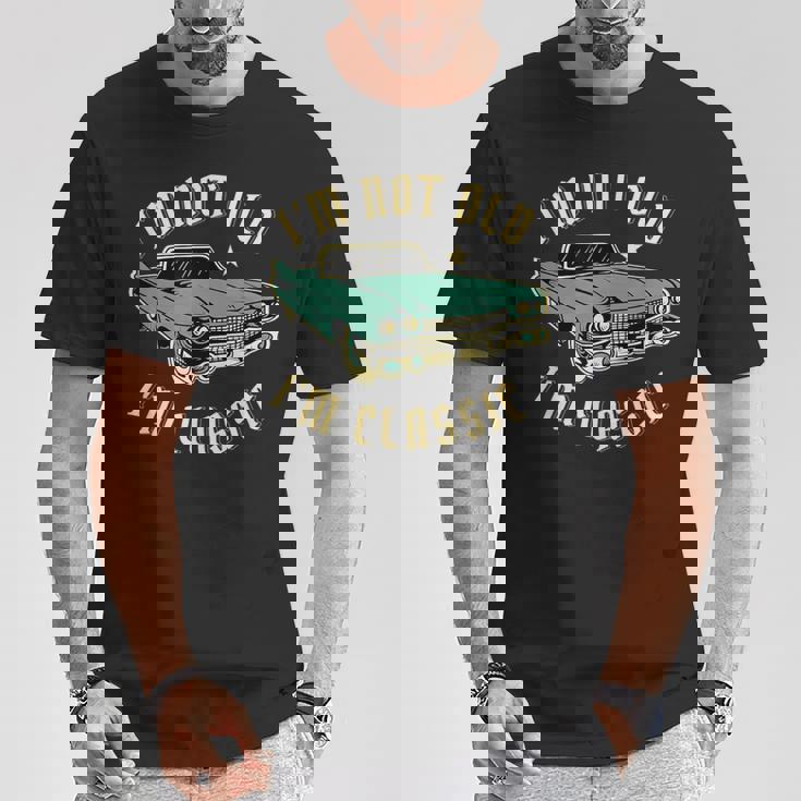 私は年をとっていない私はクラシックで面白い車のデザインです Tシャツ 面白い贈り物