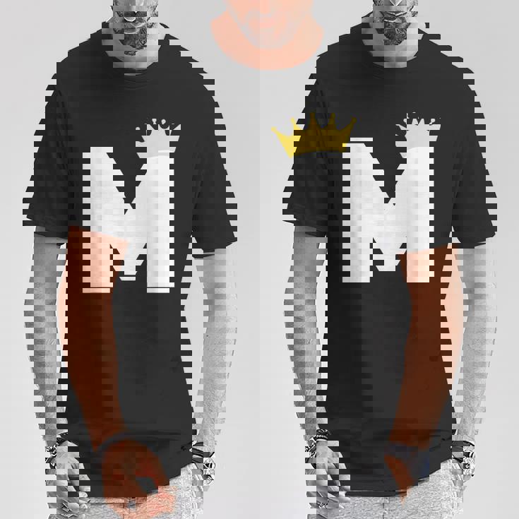 英文字 M 大文字 アルファベット モノグラム イニシャル キング クイーン クラウン Tシャツ 面白い贈り物