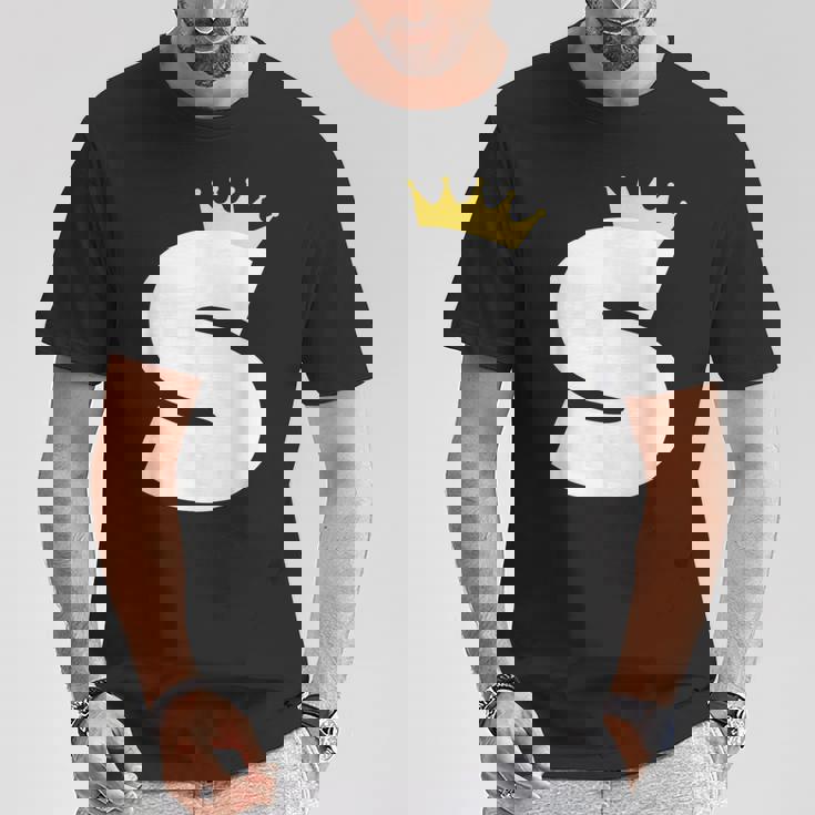 英文字 大文字 アルファベット モノグラム イニシャル キング クイーン クラウン Tシャツ 面白い贈り物