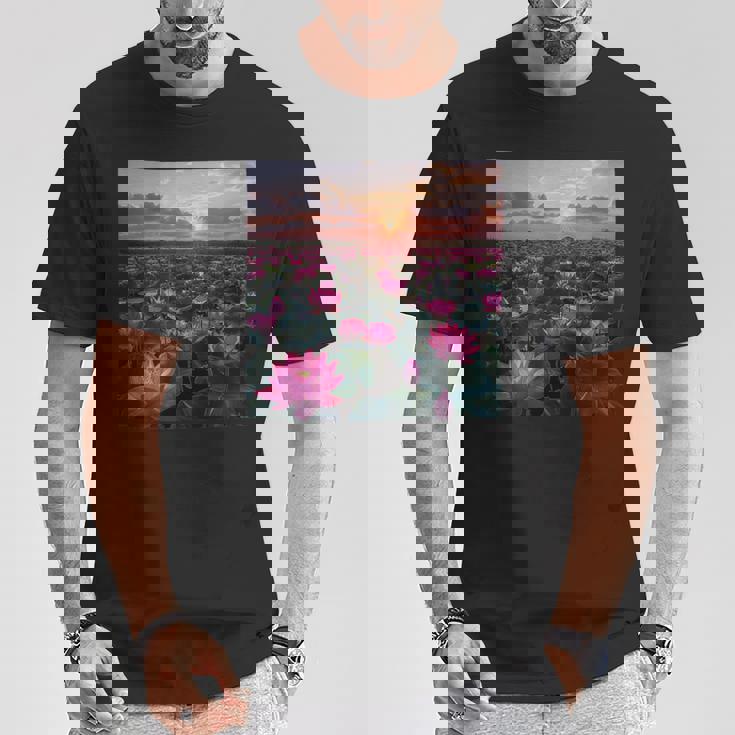 蓮の花畑 美しい夕日のグラフィック Tシャツ 面白い贈り物