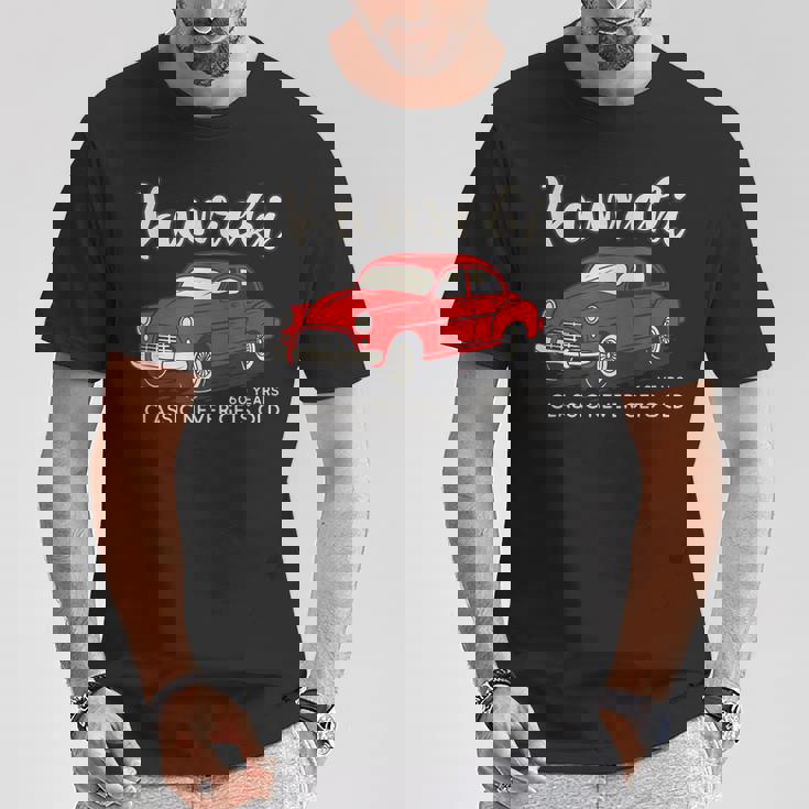 還暦祝い 車好き 父 男性 レトロ クラシックカー60歳 Classic Never Gets Old Tシャツ 面白い贈り物