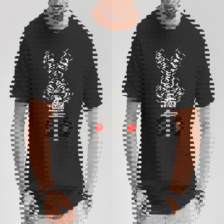 鉄道 踏切 ライト トラック 道路標識 Tシャツ 面白い贈り物