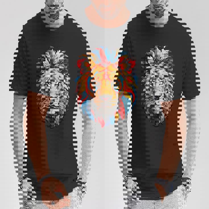 雄大なライオンヘッド 赤、黄、青の芸術的なたてがみ Tシャツ 面白い贈り物