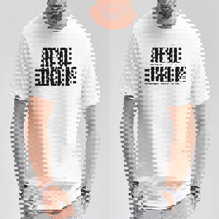 Are You Locked In モチベーションを高めるオールキャップブラックテキストデザイン Tシャツ 面白い贈り物