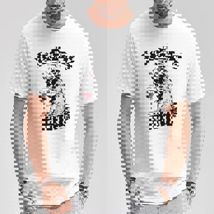 Feeling Feral アライグマ ミーム アルコール 飲酒 恋人 男性 女性 Tシャツ 面白い贈り物