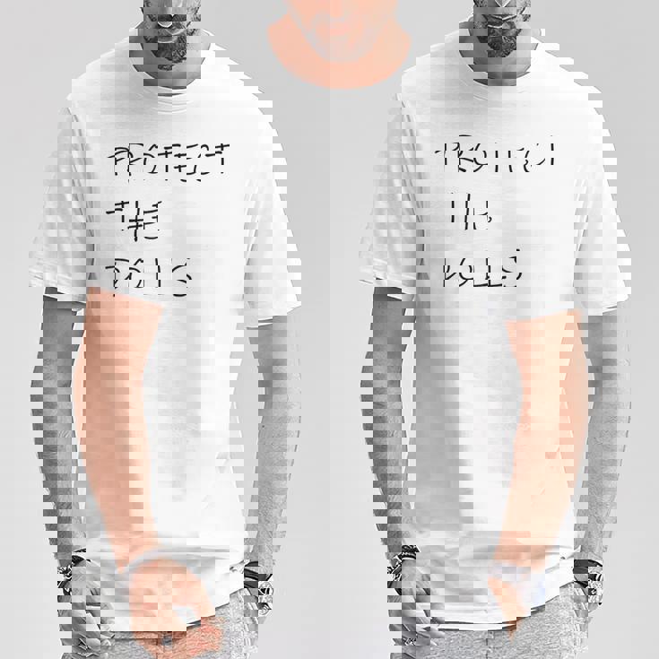 Protect The Dolls。 Tシャツ 面白い贈り物