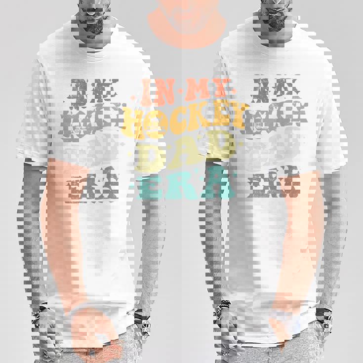 In My Hockey Dad Era ファニーホッケーお父さん ヴィンテージ 父の日 長袖tシャツ Tシャツ 面白い贈り物