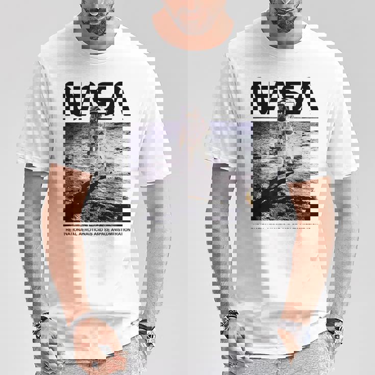 Nasaアポロ11号の月面宇宙飛行士の有名なワームロゴ Tシャツ 面白い贈り物