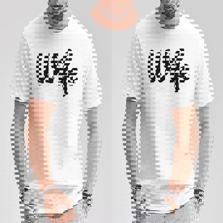 【Wife】妻 嫁 奥さん シンプル おしゃれ 英語 英文字 夫婦お揃い 結婚祝い カップル ペアルック おもしろ ペア Tシャツ 面白い贈り物