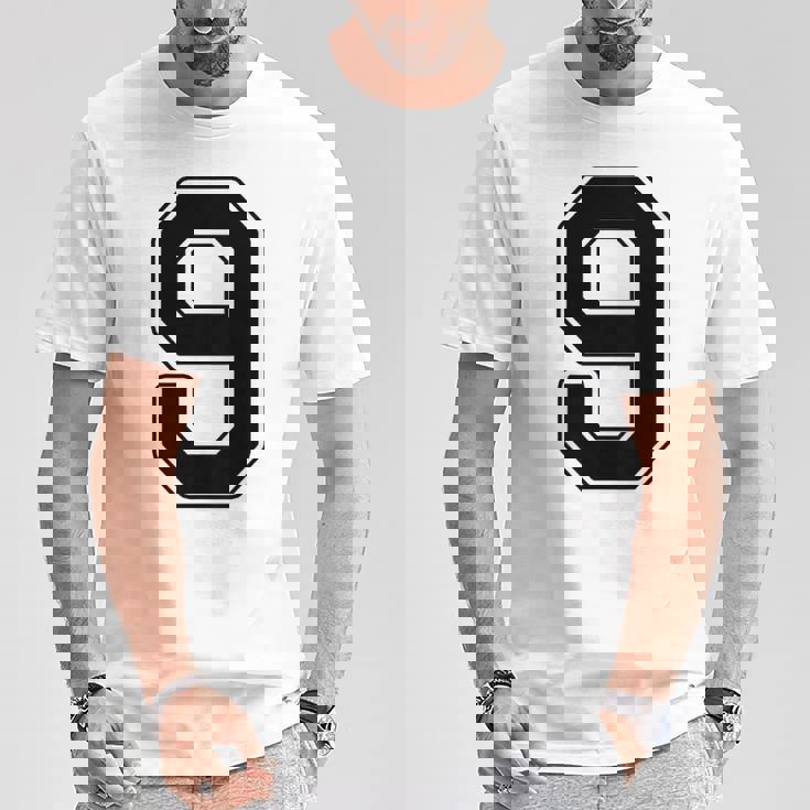 【バックプリント・背中側】9 数字 背番号 ユニフォーム ナンバー【ブラック／黒 の文字】スポーツ 練習着 部活 Tシャツ 面白い贈り物