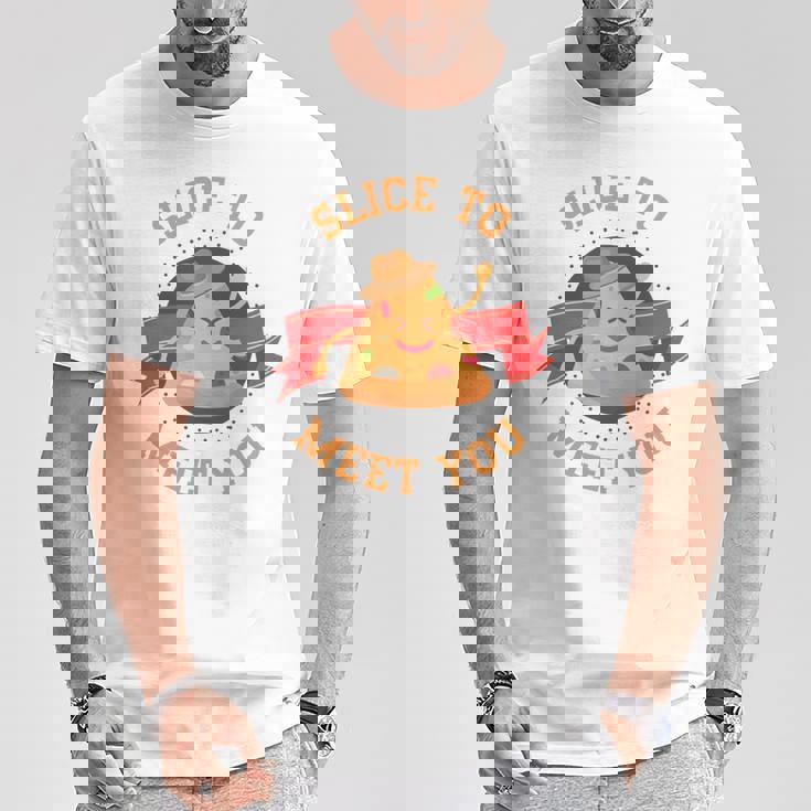 あなたに会うためにチーズクラストとスライス用のスライスが入ったピザ。 長袖tシャツ Tシャツ 面白い贈り物