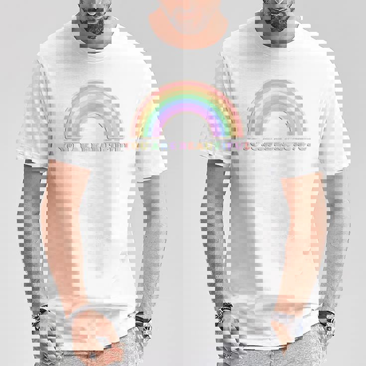 あなたは美しい虹と太陽の光です Tシャツ 面白い贈り物