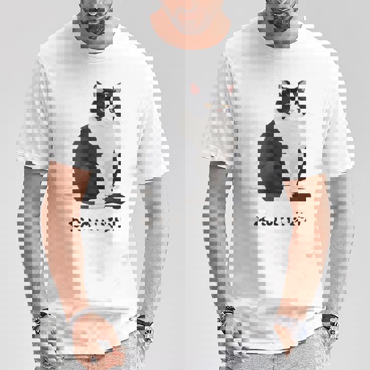 ねこのいいなり 猫 ネコ ぽっちゃり ハチワレ猫 黒白猫 白黒猫 イラスト 猫好き おしゃれ かわいい Tシャツ 面白い贈り物