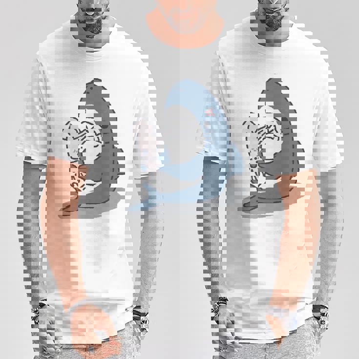 イカを噛み切ることができないサメ Tシャツ 面白い贈り物