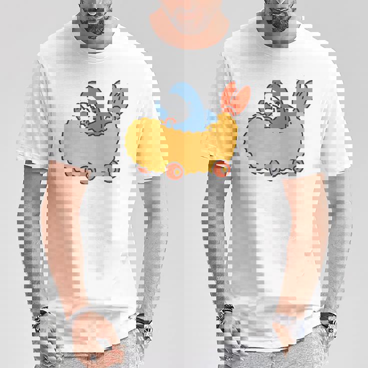 エビフライのくるまを運転するサメ Tシャツ 面白い贈り物
