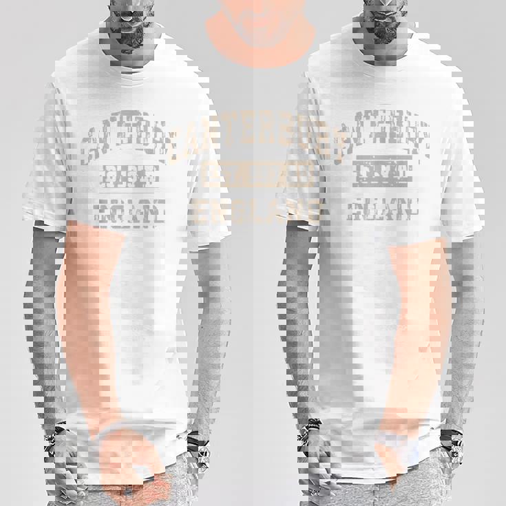 カンタベリー イングランド Uk Est Year Athletic Beige Distressed Tシャツ 面白い贈り物